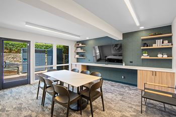 A dining room with a table and chairs at Delphine on Diamond, CA, 94131